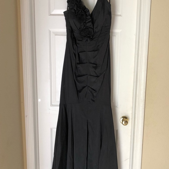 2 Formal Dresses - Picture 4 of 6